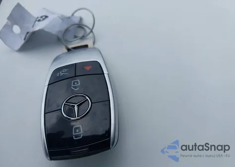 2017 Mercedes-Benz E 300 4Matic z USA, uszkodzony, nr VIN WDDZF4KB7HA052376